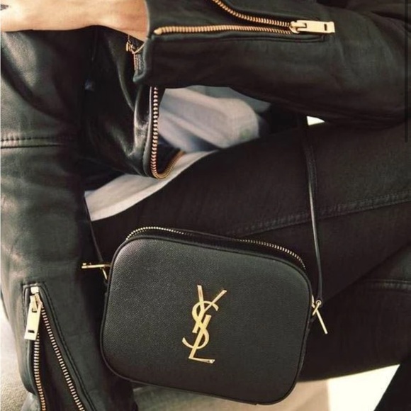 Yves Saint Laurent Handbags - Yves Saint Laurent Lou camera bag pebbled